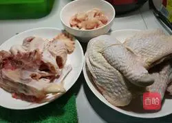 Illustration of one of the ways to eat a chicken (chicken soup plus fried chicken skeleton) 2