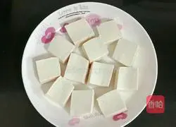 Illustration of how to make tofu, fish ball and tomato soup 3