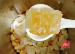 Illustration of how to make freshly squeezed corn juice 4