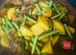 Illustration of how to cook chicken with potatoes and beans 8