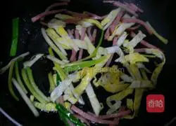 Three shredded fried noodles recipe 9