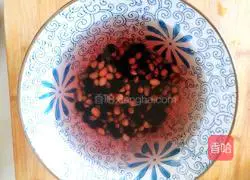 Illustration of how to make black bean, walnut and soy milk 4