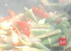 Illustration of how to stir-fry bacon with dried bacon 4