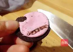 Illustration of how to make elegant red wine yogurt cup 2