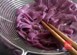 Illustration of how to make old Beijing vegetarian fried noodles 11