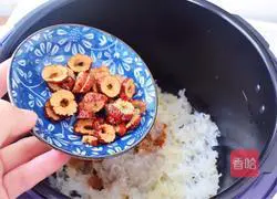 Illustration of how to make papaya, white fungus and nourishing soup 8