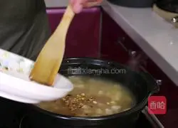 Illustration of how to make five-flavor preserved soup 5