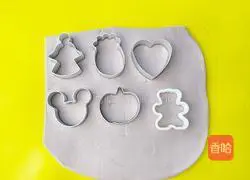 Illustration of how to make flower-shaped steamed buns for baby food supplement 7
