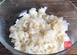 Illustration of how to make health-preserving and slimming Tremella fuciformis soup 3