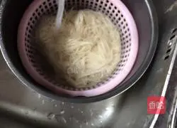 Illustration of how to make special fried noodles 4