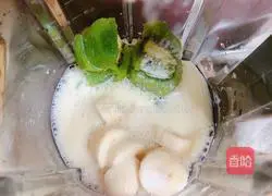 Illustration of how to make kiwi soy milkshake 5