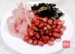 Illustration of how to nourish yin and blood cuttlefish soup 3