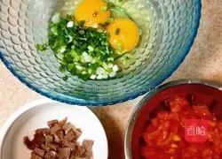 Sichuan-Illustration of how to make tomato and beef egg pancakes 1
