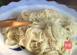 Illustration of how to make Wuhan cold noodles 5