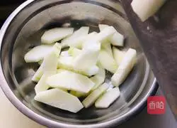 Winter melon and crucian carp soup recipe 5