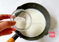 Illustration of how to make low-calorie fresh fruit sparkling water 3