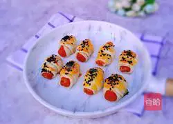 Illustration of how to make sausage flying pancake rolls 12