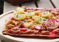 Illustration of how to make thin-bottom chicken and fresh fruit pizza 17