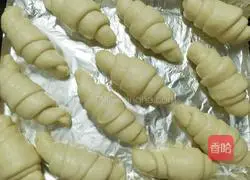 Illustration of how to make cream rolls 10