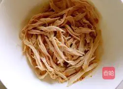 Illustration of how to make cold shredded chicken 2