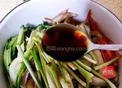 Illustration of how to make three shredded cold dishes 14