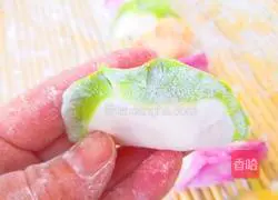 Illustration of how to make colorful dumplings during the Spring Festival 3