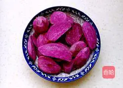 Illustration of how to make purple potato blossom steamed buns 1