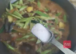 Illustration of how to make braised bean rolls 11