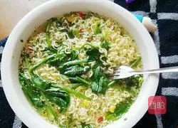 Microwave oven cooks instant noodles Practice illustration 6