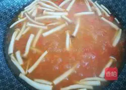 Illustration of how to make tomato, crab and mushroom egg soup 3