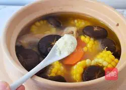 Illustration of how to make mushroom, corn, carrot and chicken soup 8