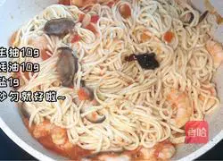 Recipe for stir-fried noodles with tomatoes, shrimps and mushrooms Illustration 9