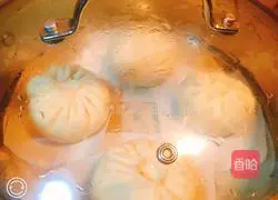 Illustration of how to make steamed buns with dried plums, vegetables and meat 15