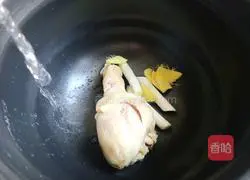 Water chestnut, corn and chicken leg soup recipe 3
