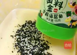 Teaching instructions for making sesame and seaweed handmade egg rolls 8