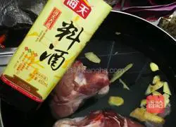 Lotus root tube bone soup recipe 1