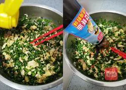 Illustration of how to make shrimp skin, leek and egg dumplings 6