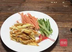 Illustration of how to make ham and egg noodles 9