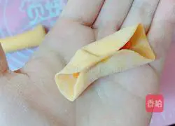 Illustration of how to make salmon and carrot dumplings 15