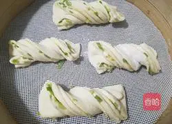 Illustration of how to make fried rolls 14