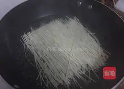 Illustration of how to make peanut butter noodles 3