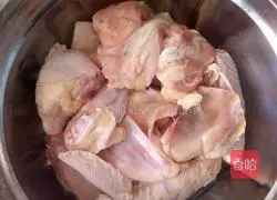 Illustration of how to make chicken soup 1