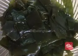 Illustration of how to make pork ribs and kelp soup 6