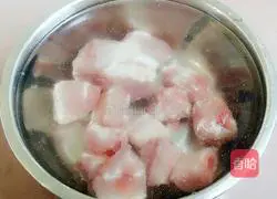 Bitter Melon Soybean Pork Ribs Soup Recipe Illustration 3