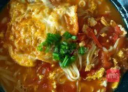 Illustration of Braised Noodles in Tomato and Sour Soup 3