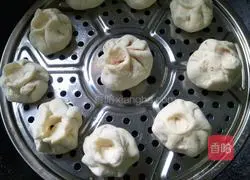 Illustration of how to make bean paste buns 17