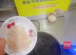 Illustration of how to make egg drop seaweed soup 5