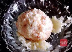 Illustration of how to make stewed lion head 12