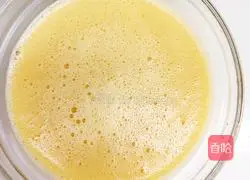 Illustration of how to make whitebait steamed eggs 3