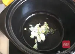 Illustration of how to make cabbage, wolfberry and tofu soup 12